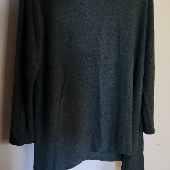 Torrid lace-up back shark hem sweater - Picture 4 of 6